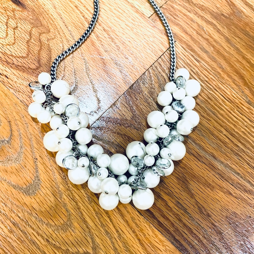 Necklace pearl and gem